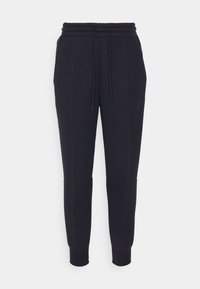 Svarta Nike sweatpants med elastisk midja, dragsko, sidofickor, tapered ben och ribbade resårer.