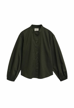 Chemise à col vert foncé avec un bouton à l'avant, manches longues bouffantes et ourlet arrondi. Fabriquée en tissu lisse et léger.