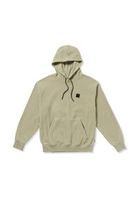 Olivengrøn hættetrøje med en frontlomme, snore og et lille sort logo-patch på brystet. Blød, tekstureret stof.