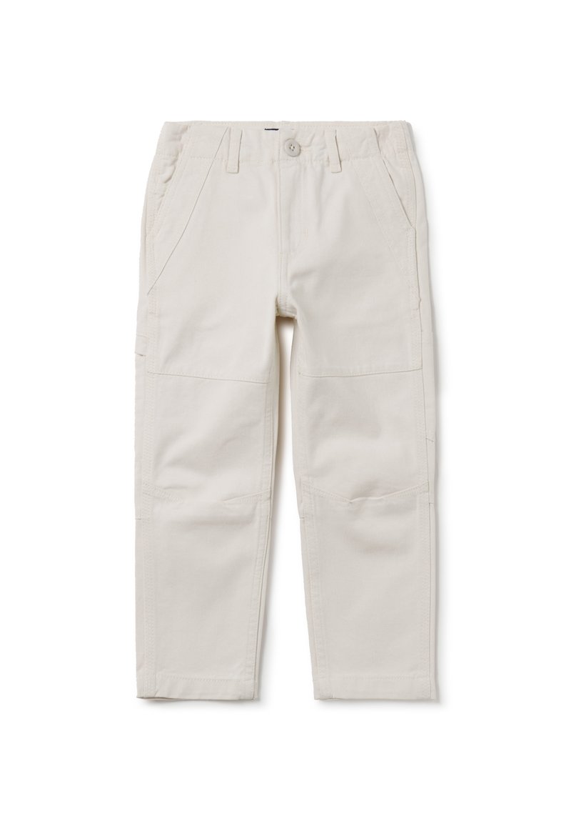 Pantalones cargo de color beige claro con bolsillos, hechos de tela de algodón. Cuenta con un cierre de botón y un diseño de pierna recta, textura suave y costuras mínimas.