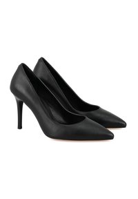 Zwarte leren hoge hakken met een spitse neus, slank ontwerp en een gladde textuur. Standaard stiletto hak en open zijkanten.