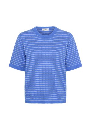 Modrý krátky pletený top s bielymi horizontálnymi textúrovanými pruhmi a okrúhlym výstrihom, zobrazený na bielom pozadí.