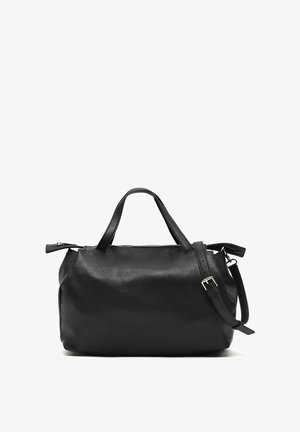 Borsa a tracolla in pelle nera con forma strutturata, doppi manici superiori e tracolla regolabile. Presenta una chiusura con zip e una superficie testurizzata.