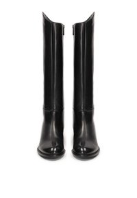 Bottes noires montantes en cuir lisse, avec un tige ajustée, un bout rond et des zips sur le côté pour un enfilage facile.