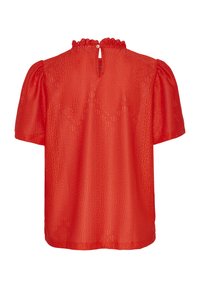 Blusa rossa manica corta con un motivo geometrico testurizzato, colletto arricciato e apertura a chiave sulla schiena. Tessuto liscio.
