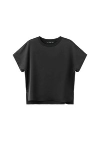 Czarny top z krótkim rękawem, luźny krój, okrągły dekolt, wykonany z gładkiej tkaniny z bocznymi rozcięciami, cechujący się minimalistycznym wzornictwem.