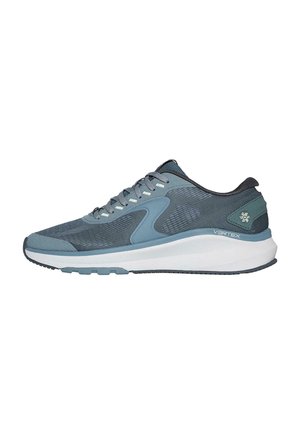 Zapatos deportivos con una parte superior de malla transpirable en verde azulado y acentos oscuros; presentan una entresuela gruesa en blanco y un patrón de pisada azul en la suela.