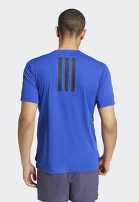 adidas Performance POWER WORKOUT - T-shirt till träning - semi lucid blue black