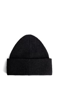 Svart stickad mössa med ribbat mönster och uppvikt kant. Designen har en avsmalnande krona och är tillverkad av mjukt ullmaterial.