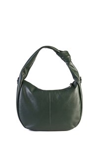 Borsa a spalla in pelle verde scuro con dettaglio della tracolla annodata e cucitura centrale visibile sul davanti, su sfondo bianco.