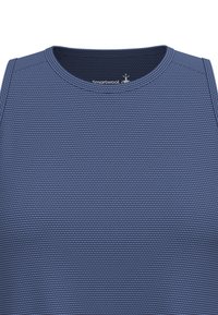 Haut de sport sans manches bleu avec un tissu texturé et à motifs. Présente un col rond et des coutures renforcées sur les bords.