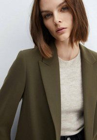 Mango ELEONOR - Kratek plašč - khaki