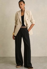 Reiss REGULAR FIT - WIDE-LEG ELASTICATED WAIST - Nohavice - black