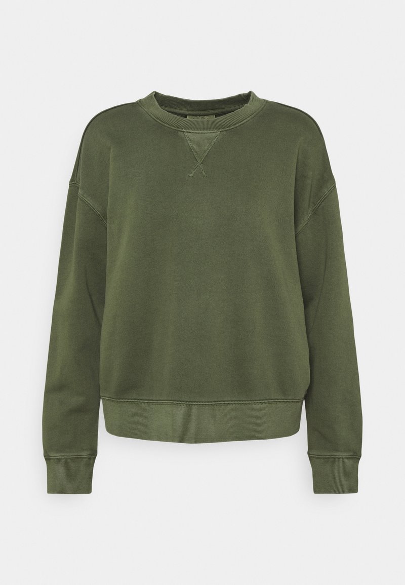 Sweat-shirt vert olive à manches longues avec poignets, ourlet et encolure côtelés, présentant un détail en V cousu sous le col.