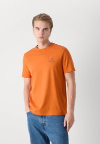 Tommy Hilfiger STACK TEE - T-shirt basic - bonfire orange