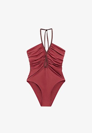 Costume intero color bordeaux con davanti arricciato, dettaglio a occhiello sotto la scollatura e sottili spalline legate intorno al collo.