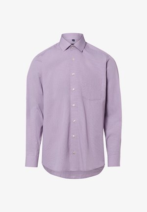 Chemise longue à manches longues de couleur violet clair, boutonnée, avec un col pointu et une poche poitrine unique, présentée sur un fond blanc.