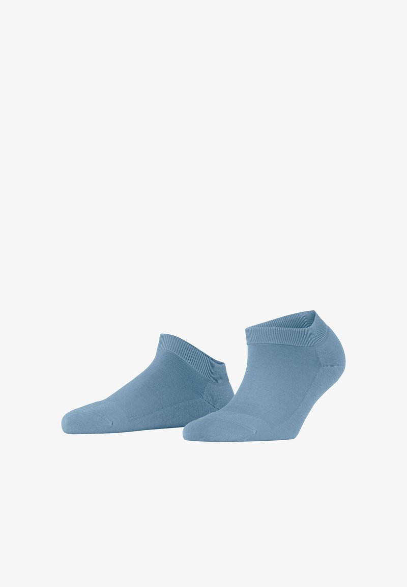 Paire de chaussettes basses bleu clair avec poignets côtelés, présentées sur un fond blanc.