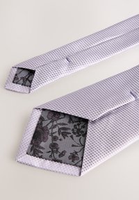 No seleccionado, lilac