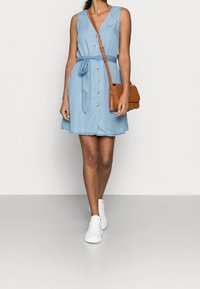 Vero Moda Petite Jeansklänning - light blue