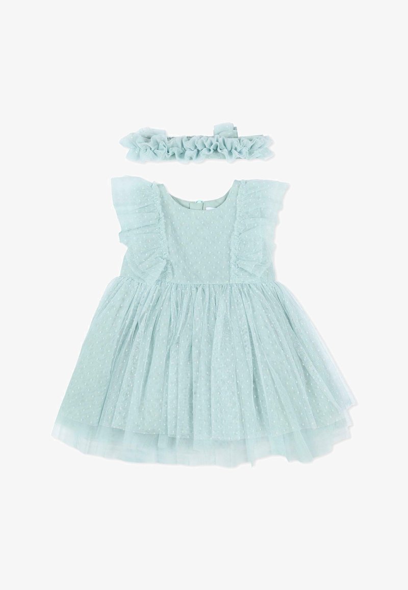 Lichtblauwe peuterjurk met geplooide korte mouwen, gestippelde tule stof, bijpassende geplooide haarband op een witte achtergrond.