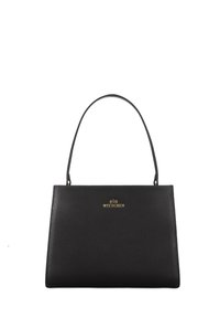 Schwarze Lederhandtasche mit strukturierter Form, texturierten Oberflächen und einem dünnen Schulterriemen. Mit goldfarbenem, eingeprägtem Logo auf der Vorderseite.