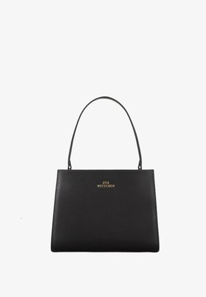 Czarna skórzana torebka w wyraźnym kształcie, z teksturowaną powierzchnią i cienkim paskiem na ramię. Z przodu znajduje się złote wytłoczone logo.
