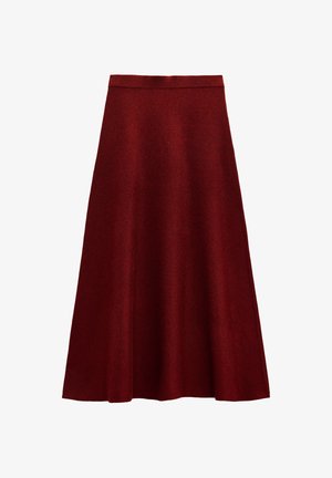 Sukienka w kształcie litery A do kolan w głębokim odcieniu czerwieni, wykonana z miękkiej, teksturowanej tkaniny, z gładkim pasem w talii i bez widocznych wzorów.