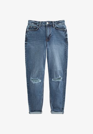 Vaqueros de denim azul claro con un corte relajado, que presentan una cintura alta, puños enrollados y parches desgastados en las rodillas.