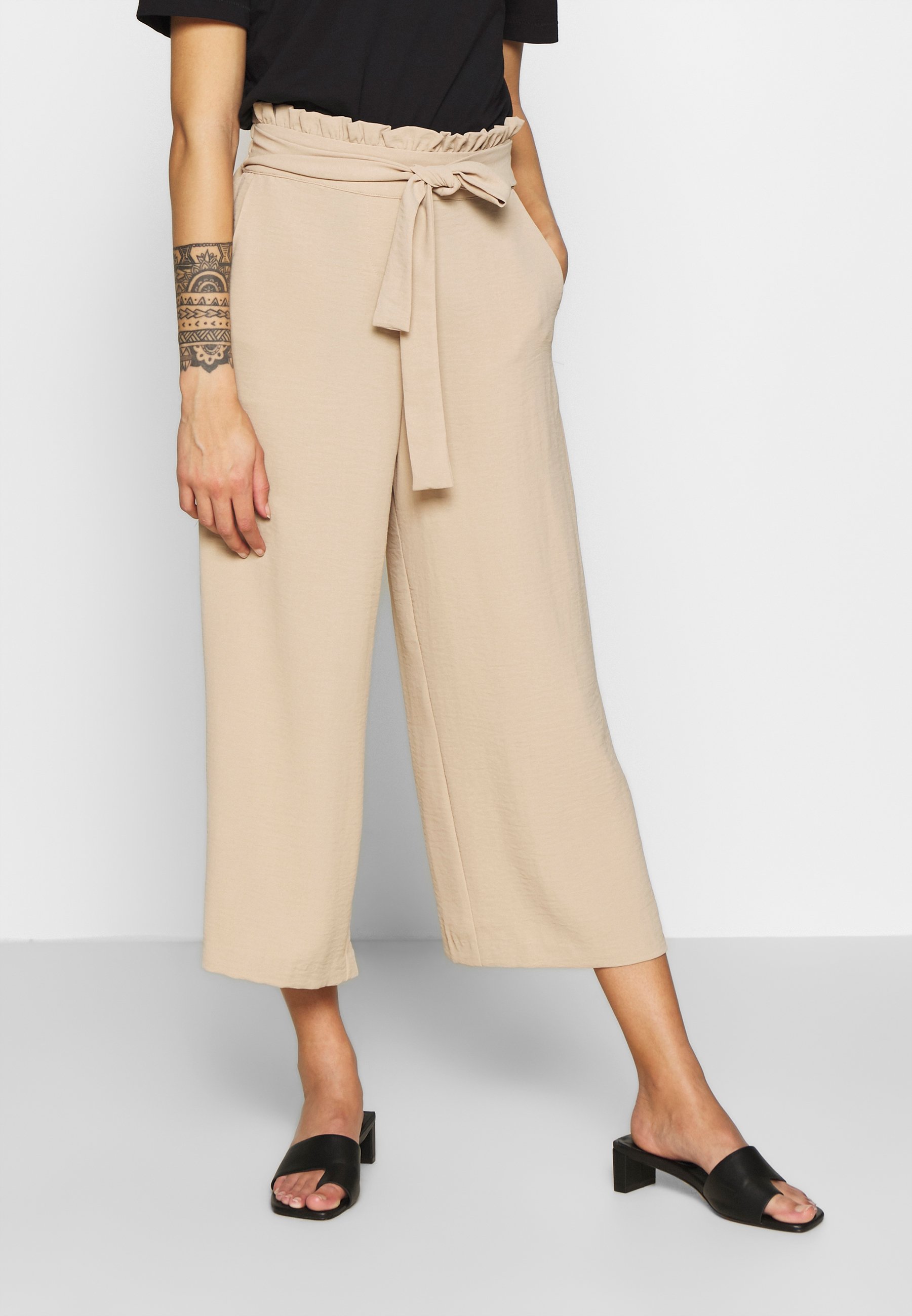 VILA PETITE VIRASHA CROPPED WIDE PANT - Pantaloni - beige - Zalando.it