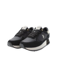 Schwarze Sportschuhe mit einem Obermaterial aus glattem Leder und Wildleder, runden Schnürsenkeln und einer strukturierten Gummisohle mit einer kontrastierenden weißen Zwischensohle.