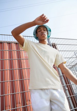 CREW - T-shirt con stampa - beige/sail