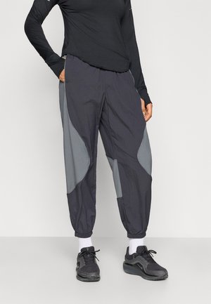 SWIFT  - Pantalon de survêtement - iron grey/black/reflective silver-coloured