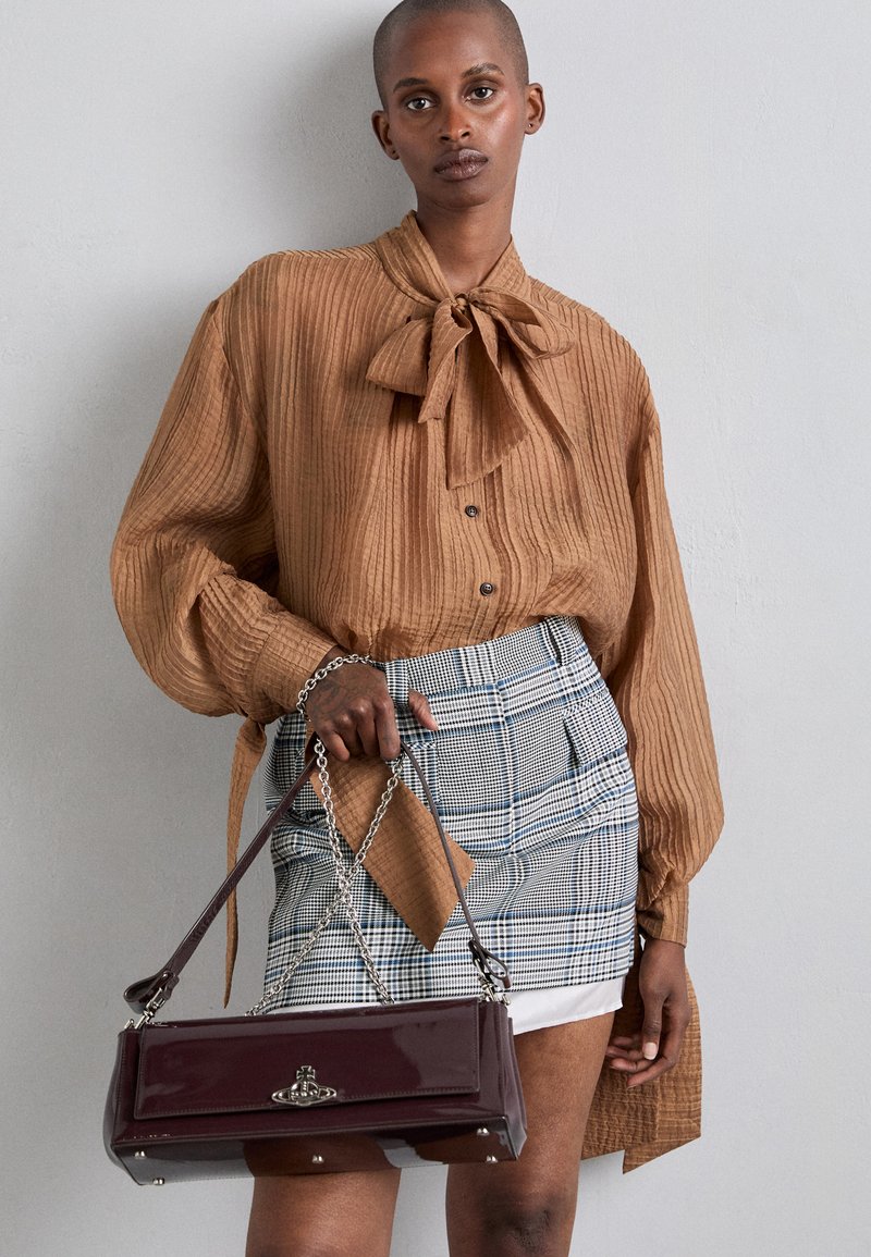 Vivienne Westwood HAZEL LARGE HANDBAG - Kézitáska - brown