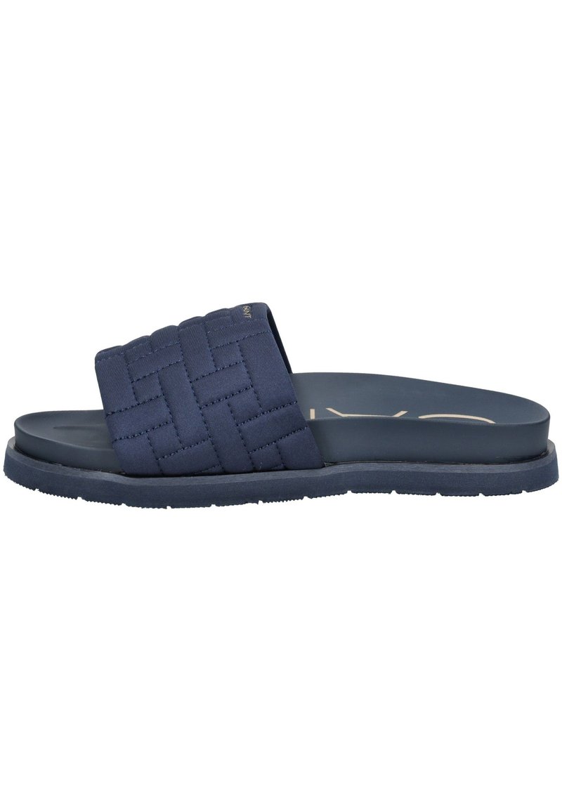 Navy blauwe sandaal met een geweven bovenwerk, een platte rubberen zool en gestikte details. Beschikt over een brede band voor comfort en ondersteuning.