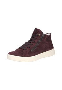 Hoge sneakers van donkerpaars suede met een ronde neus, veterbinding aan de voorkant, zijrits en een witte rubberen zool. Textuur oppervlak.