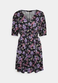 Vestido preto floral com flores roxas e rosas, decote em V, mangas curtas bufantes, cintura justa e saia em camadas. Tecido macio com um padrão texturizado.