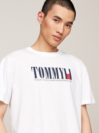 Tommy Jeans Apdrukāts T-krekls - white