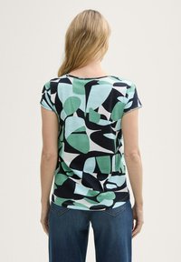 TOM TAILOR T-shirt print - green dots and shapes design