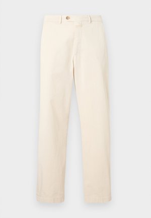 Lichtbeige katoenen broek met rechte pijpen en een knoopsluiting, met een gladde textuur en een minimalistisch ontwerp, zonder zichtbare patronen of accenten.