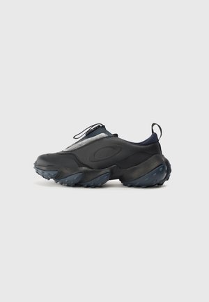 EDGE ELITE - Golf shoes (without spikes) - black/grey