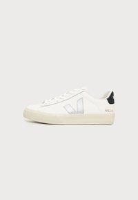 Ei valittu, white/silver/black