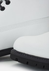 Timberland MENS 6IN PREMIUM BOOT - Talvesaapad - white