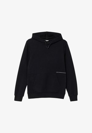 Zwarte hoodie van katoen, met een voorste kangaroozak en een witte tekstaccent langs de zoom. Eenvoudig, pullover ontwerp.