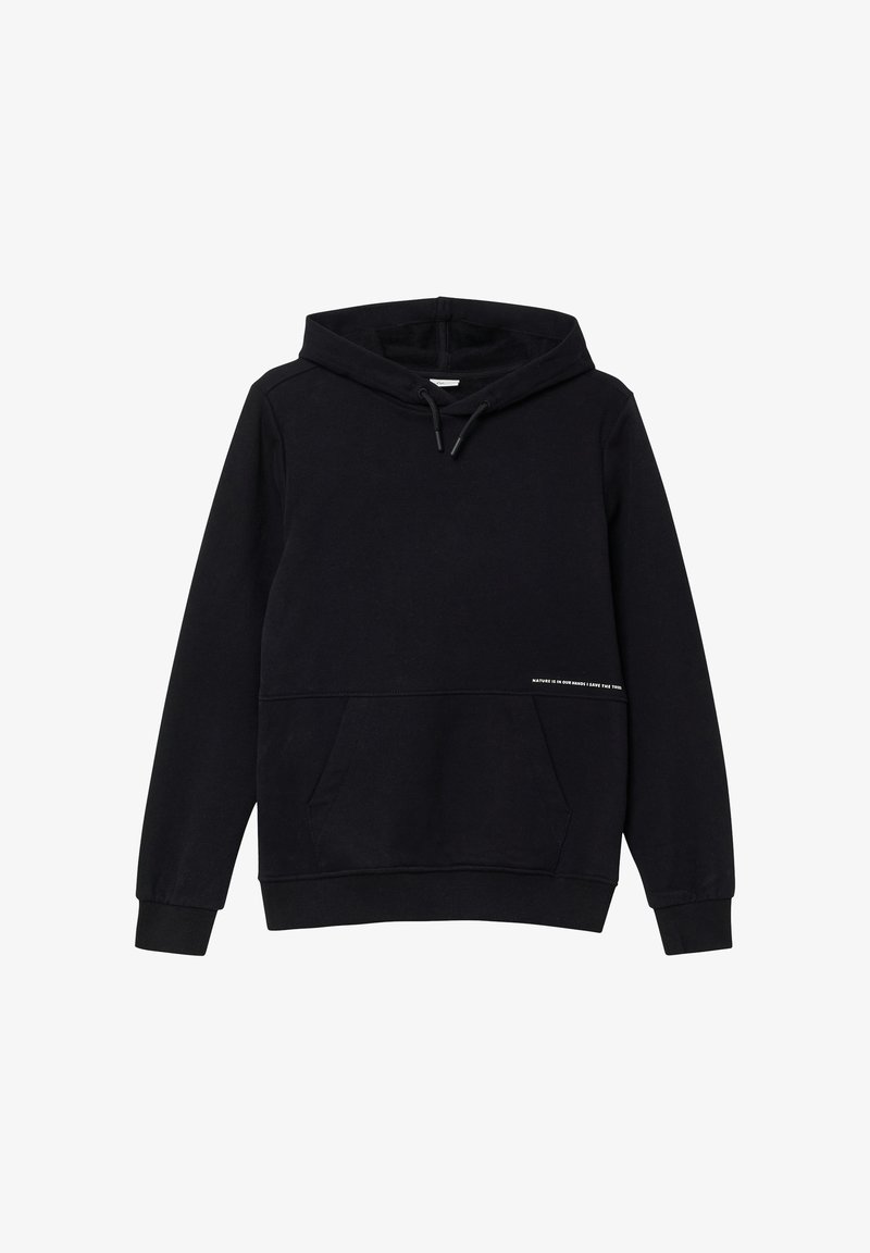 Schwarzer Kapuzenpullover aus Baumwolle, mit einer vorderen Kängurutasche und einem weißen Textakzent am Saum. Einfaches, über den Kopf zu ziehendes Design.