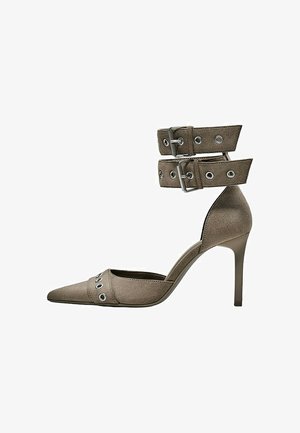 Bershka, HEELED WITH ANKLE STRAP AND MULTI-BUCKLES - SHOES - Escarpins à talons hauts - sand