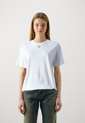 MELEA ICON TEE - T-shirts - white/black