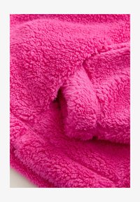 Unselected, bright pink