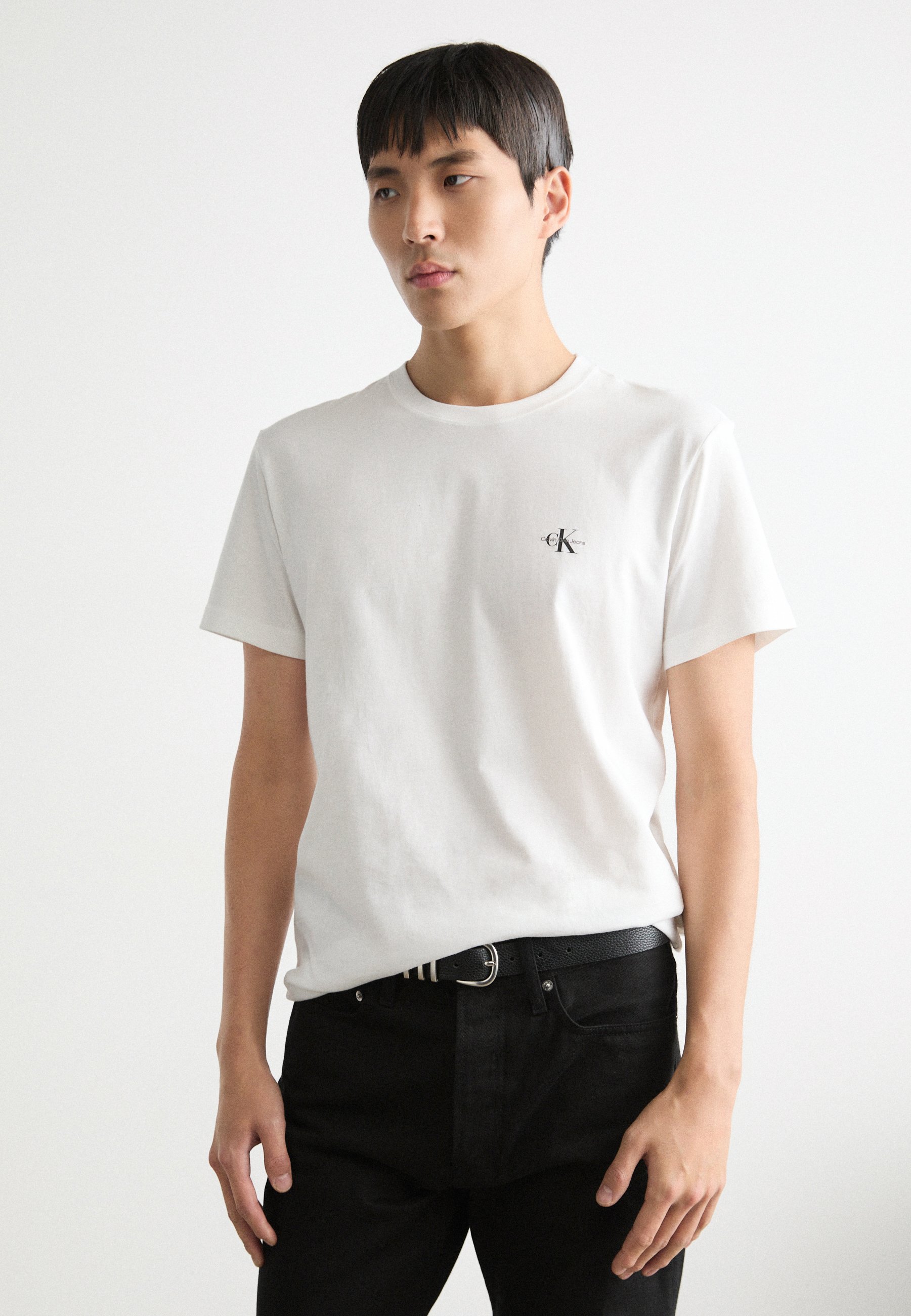 大人気★  Jeans★ CKJ HeavyCotton Crewneck Tshirt t-shirt Calvin Klein Jeans | regular fit | color Cream