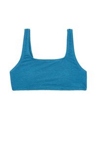 Modrý texturovaný crop top s širokými ramínky a čtvercovým výstřihem, se vzorem z ribbovaného materiálu.